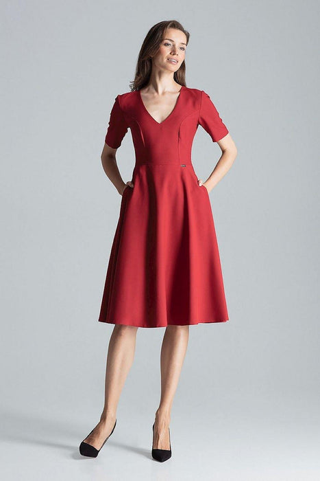 Elegant Sweetheart Midi Dress with Practical Side Pockets