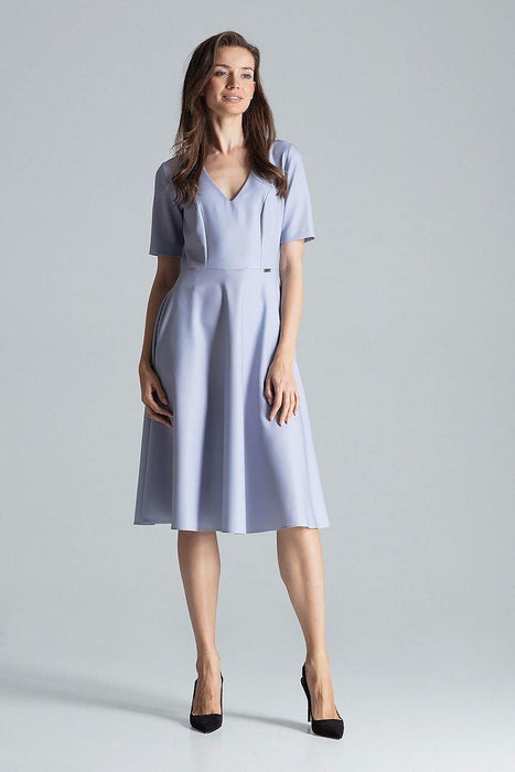 Elegant Sweetheart Midi Dress with Practical Side Pockets