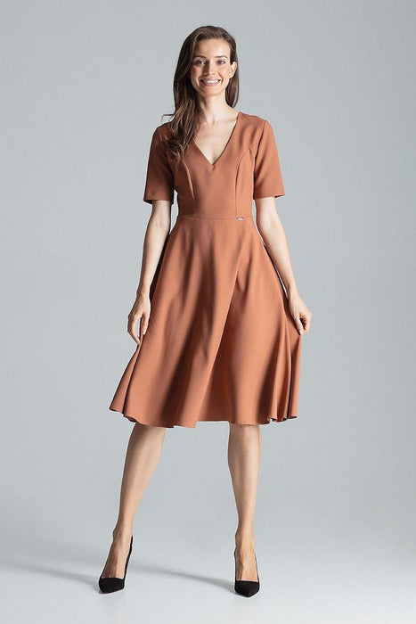 Elegant Sweetheart Midi Dress with Practical Side Pockets