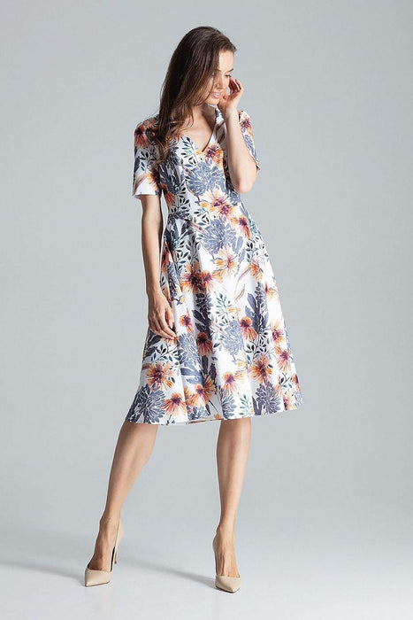 Elegant Sweetheart Midi Dress with Practical Side Pockets