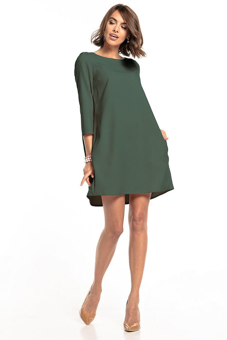 Chic Tessita Daydress: Stylish Pleated Design with Practical Pockets