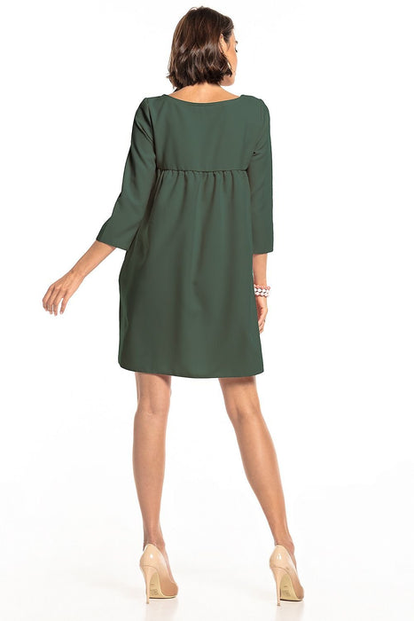 Chic Tessita Daydress: Stylish Pleated Design with Practical Pockets