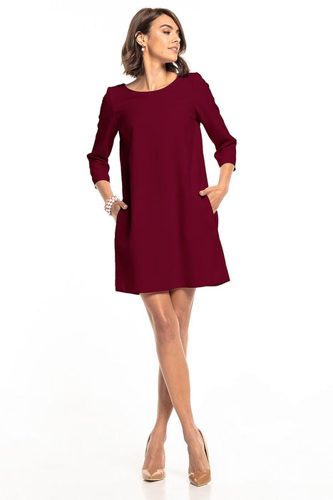 Chic Tessita Daydress: Stylish Pleated Design with Practical Pockets