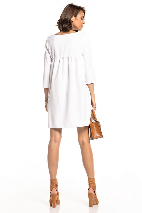 Chic Tessita Daydress: Stylish Pleated Design with Practical Pockets