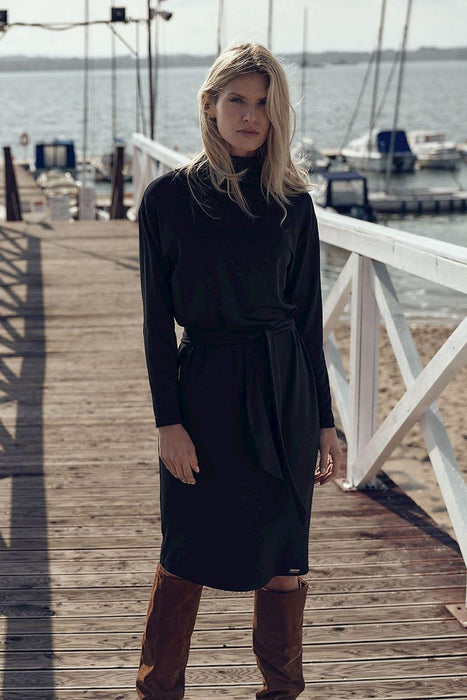 Sophisticated Black Midi Dress with Turtleneck and Flowing Sleeves