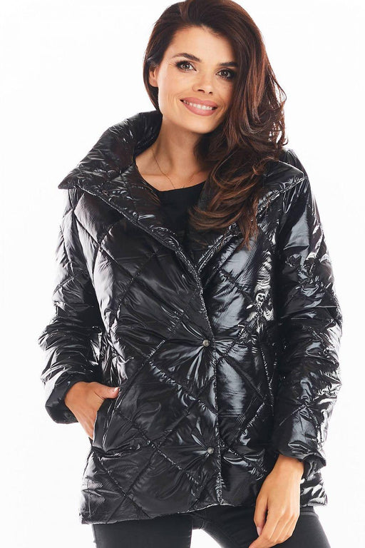 Stylish Quilted Jacket with Chic Button Closure and Elegant Collar