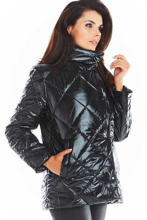 Stylish Quilted Jacket with Chic Button Closure and Elegant Collar