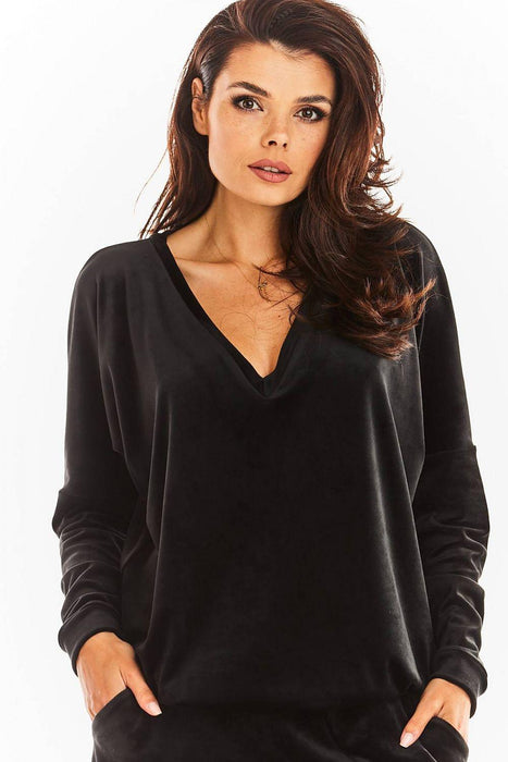 Sophisticated Polish-Inspired V-Neck Sweatshirt for Effortless Elegance