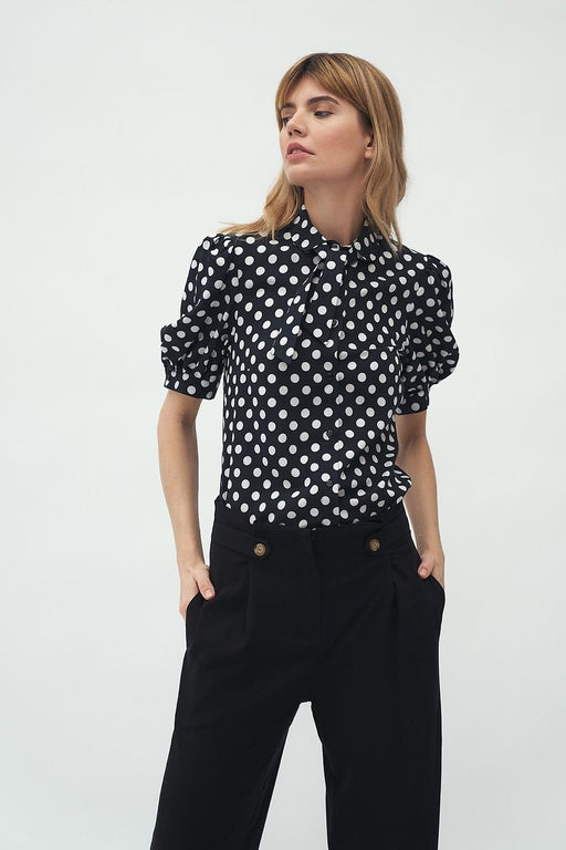 Effortlessly Elegant Short Sleeve Blouse - A Summer Essential