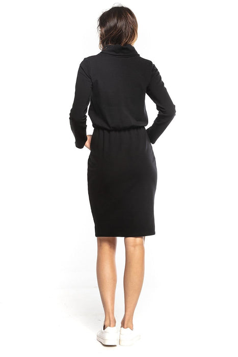 Sporty Chic Midi Dress with Convenient Kangaroo Pocket