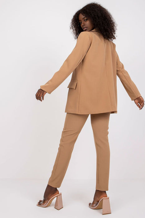 Stylish Women's Long-Sleeve Jacket with Elegant Button Closure