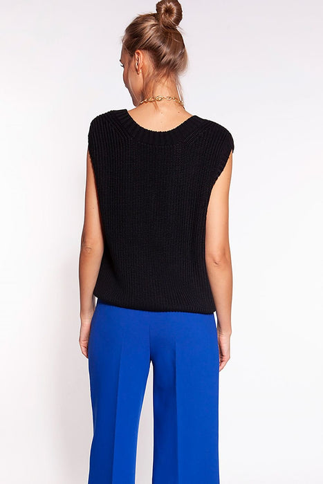 Trendy Oversized Knit Vest: Your Go-To Fashion Statement