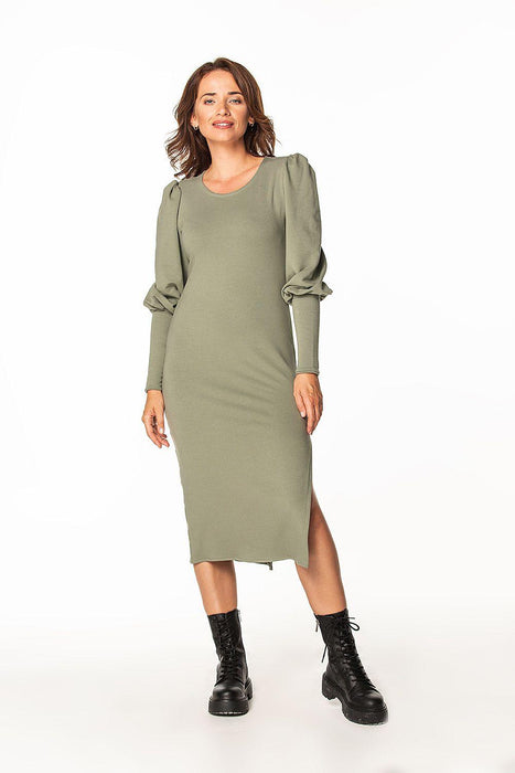 Chic Boat Neck Knit Midi Dress with Stylish Double Cuffs