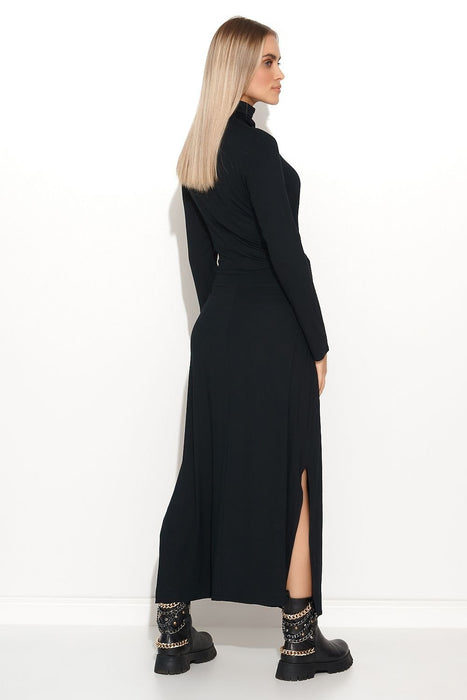 Chic Turtleneck Maxi Dress with Elegant Detailing