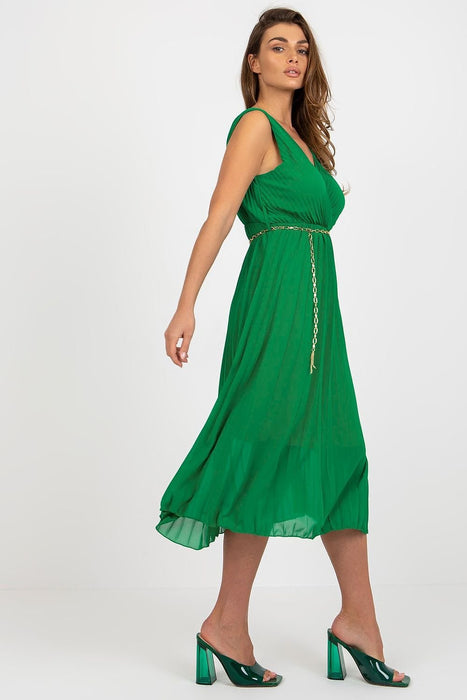 Sophisticated Sleeveless Dress with Waist Chain and Pleats