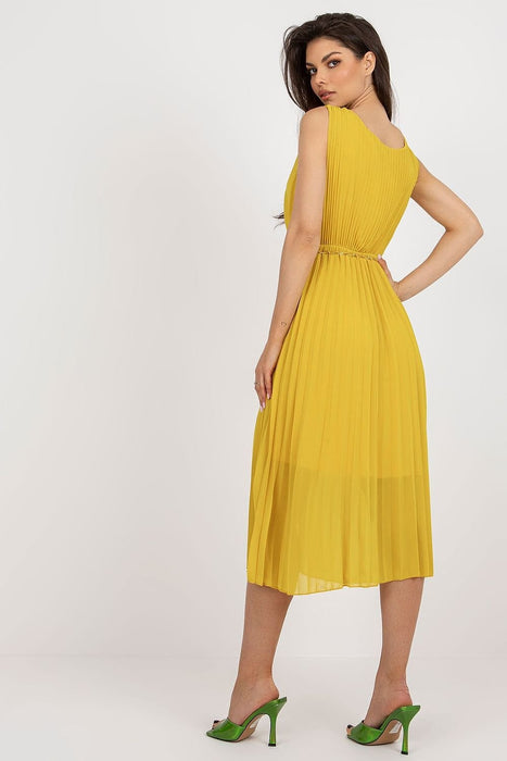 Sophisticated Sleeveless Dress with Waist Chain and Pleats