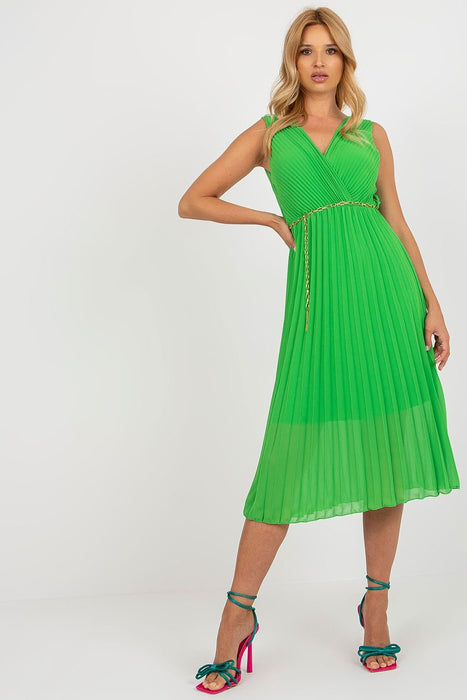 Sophisticated Sleeveless Dress with Waist Chain and Pleats