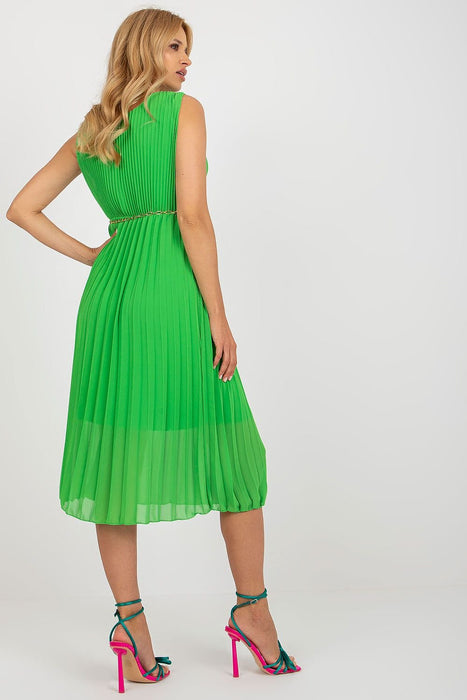 Sophisticated Sleeveless Dress with Waist Chain and Pleats