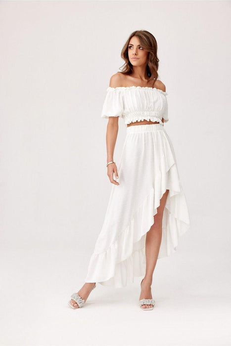 Chic Asymmetrical Summer Outfit with Ruffled Skirt