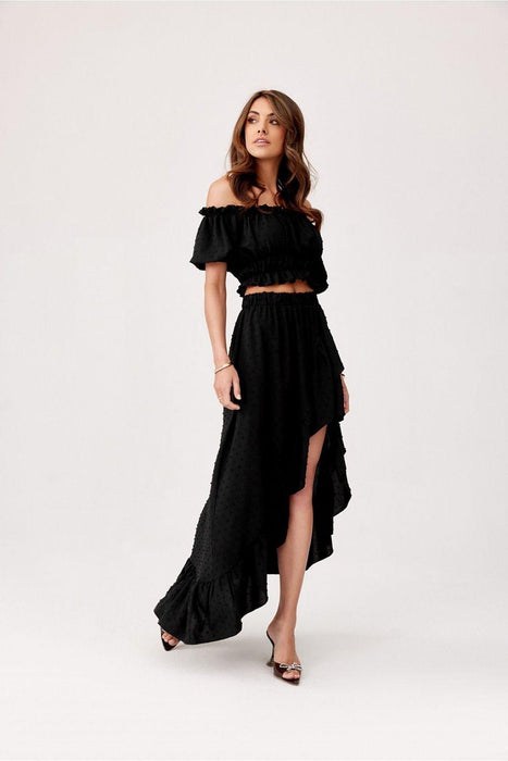 Chic Asymmetrical Summer Outfit with Ruffled Skirt