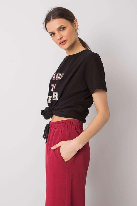 Stylish Women's Graphic Tee for Any Occasion