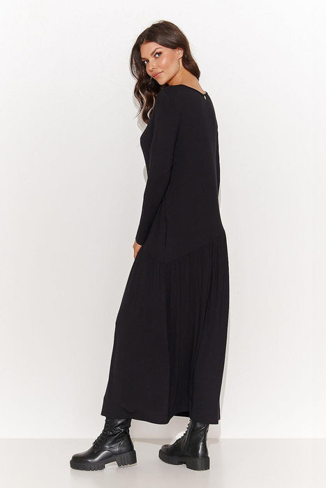 Elegant Viscose Knit Maxi Dress with Modern Touches