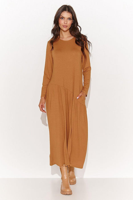 Elegant Viscose Knit Maxi Dress with Modern Touches