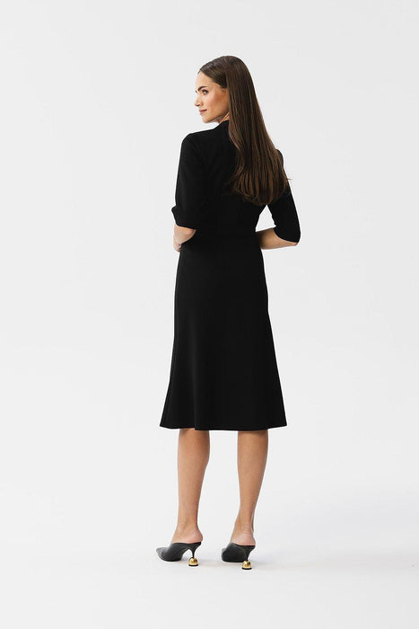 Elegant Collar Dress with Envelope Design - A Fusion of Classic and Contemporary