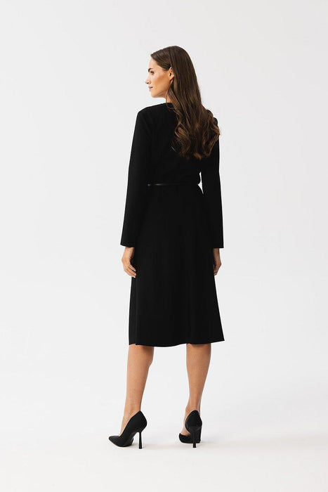 Chic Waist-Defined Midi Dress