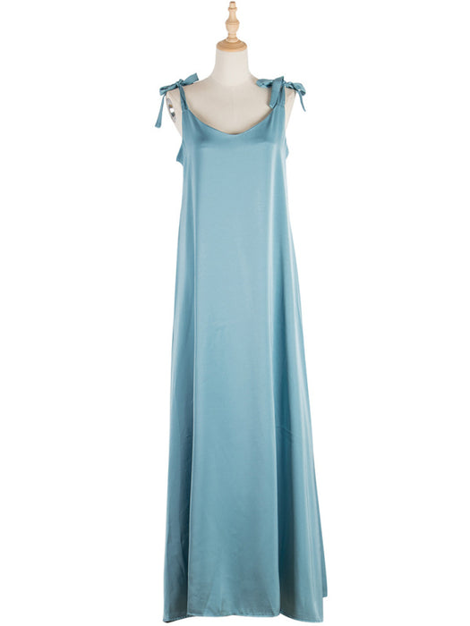 Chic V-Neck Sleeveless Maxi Dress with Elegant Design