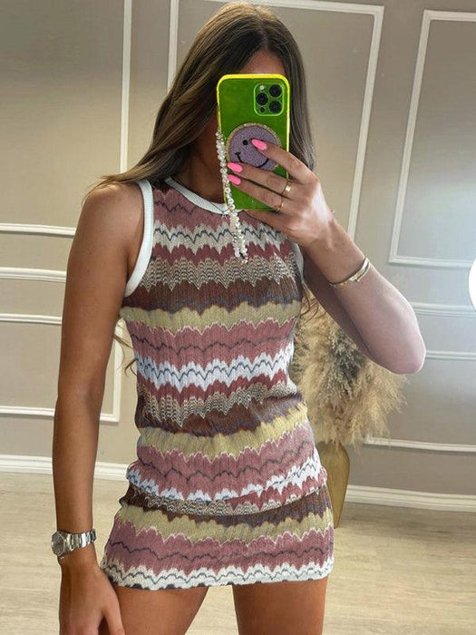 Stylish Sleeveless Knit Dress with Eye-Catching Geometric Wave Pattern