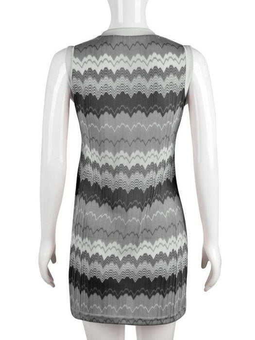 Stylish Sleeveless Knit Dress with Eye-Catching Geometric Wave Pattern