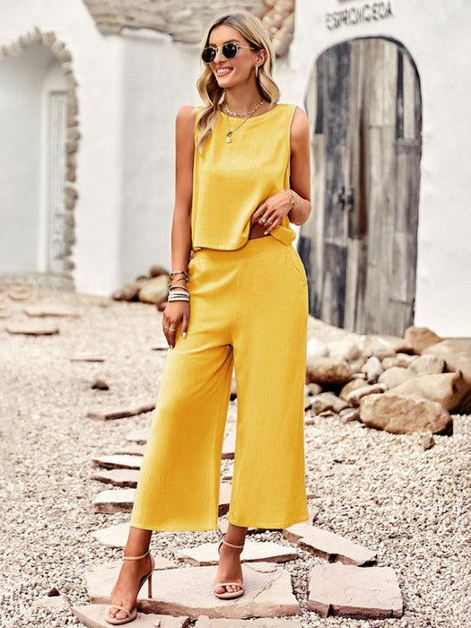 Chic Sleeveless Blouse and Cropped Trousers Set - Women's Fashion Outfit