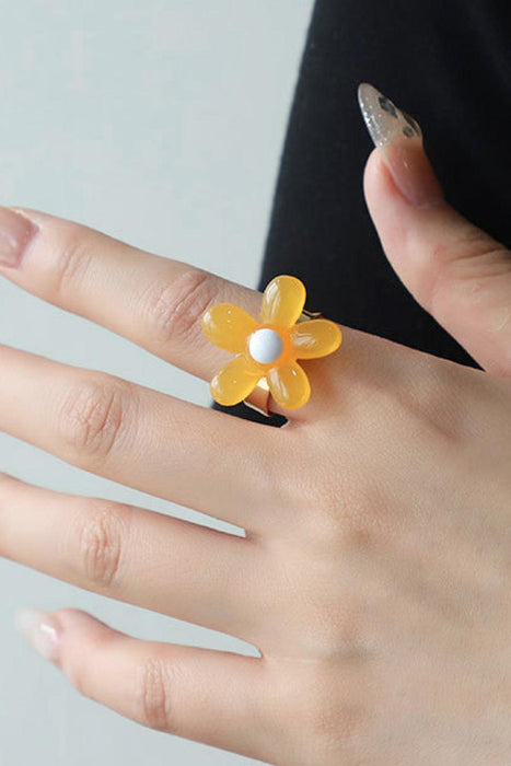 Petal Charm Resin Ring: Exquisite Floral Design