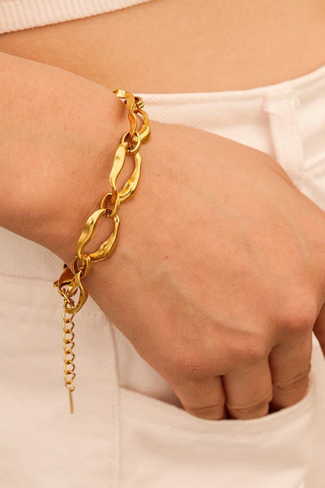 Elegantly Chic 18K Gold-Plated Stainless Steel Bracelet: A Modern Statement