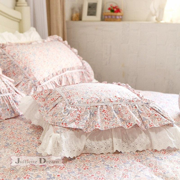 Chic Lace-Trimmed Pillowcase for a Luxurious Home Oasis