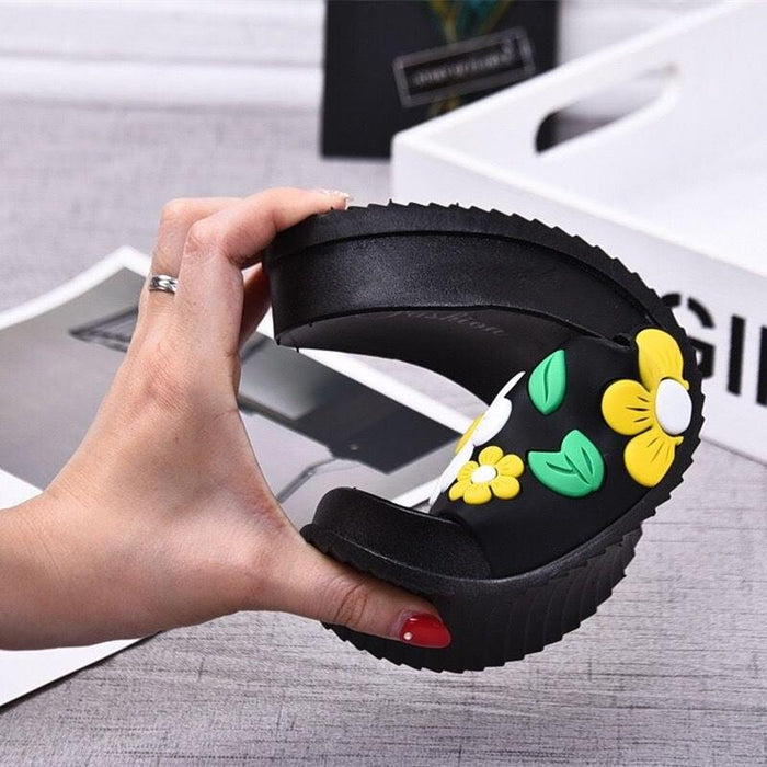 Cozy Slide-On Sandals: Effortless Size Selection for Chic Comfort