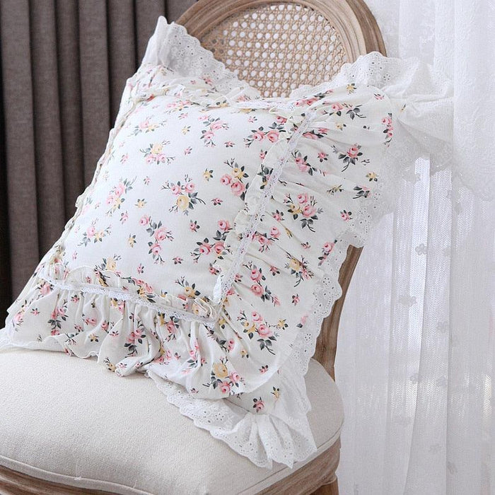 Chic Lace-Trimmed Pillowcase for a Luxurious Home Oasis