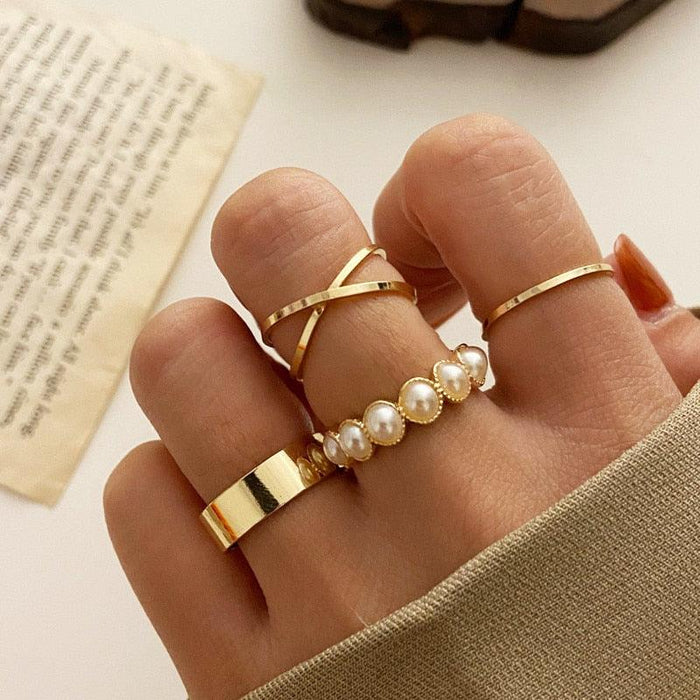 Golden Heart Ring Collection: Vintage Sophistication & Modern Appeal - Timeless Elegance for Your Jewelry Box