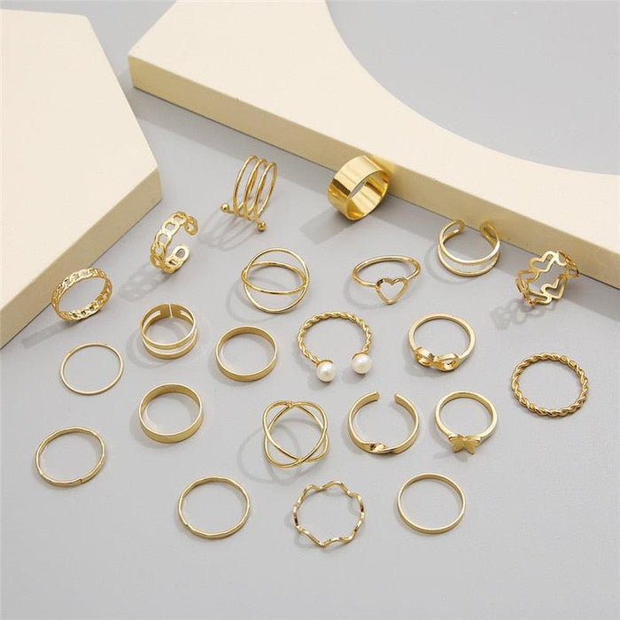 Golden Heart Ring Collection: Vintage Sophistication & Modern Appeal - Timeless Elegance for Your Jewelry Box