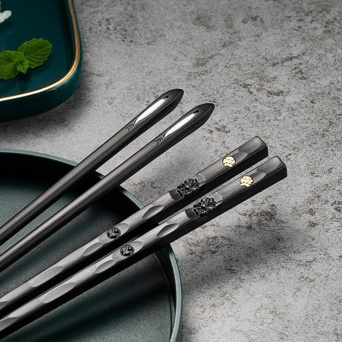 Elevate Your Dining Experience with Premium Japanese Non-Slip Chopsticks Set - 5 Pairs in Vibrant Colors that Bring Traditional Elegance to Your Table