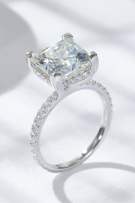 Elegant 5.52 Carat Moissanite Ring in Platinum-Plated Sterling Silver - A Timeless Lab-Diamond Masterpiece