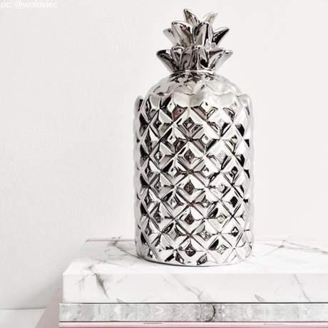 Shimmering Silver Pineapple Candle - Sophisticated White Tea & Mint Handcrafted Masterpiece